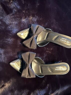 TOP Moda Black Pointed-Toe Bow Mule Slides